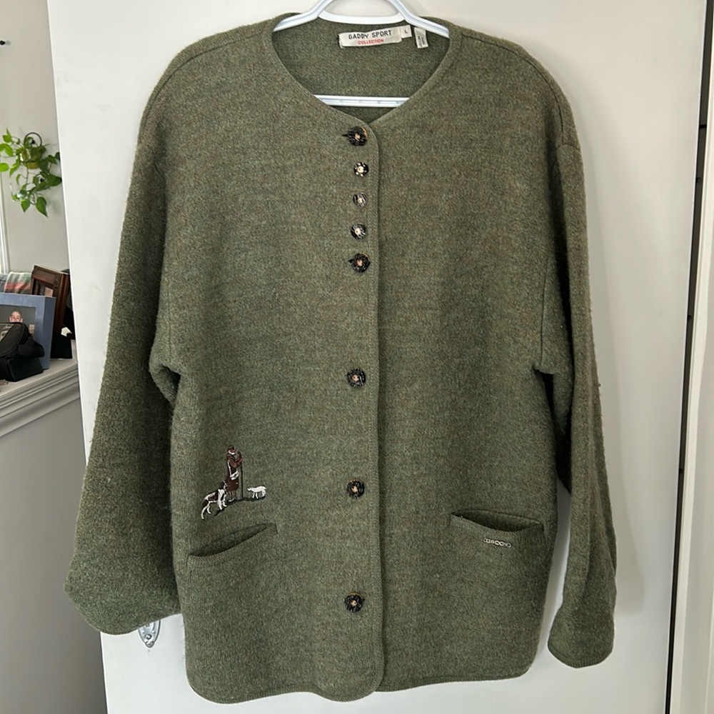 Beautiful Vintage Gaddy Hand Métier Wool Embroidered cardigan